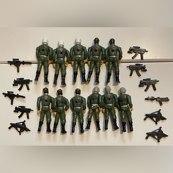 11 Desert Defender Action Figures G.I Joe 1980s. 4” w accessories shown Toys - Picture 2 of 2
